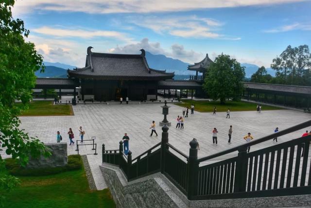 李嘉诚花 26 亿建的慈山寺，到底有多美？