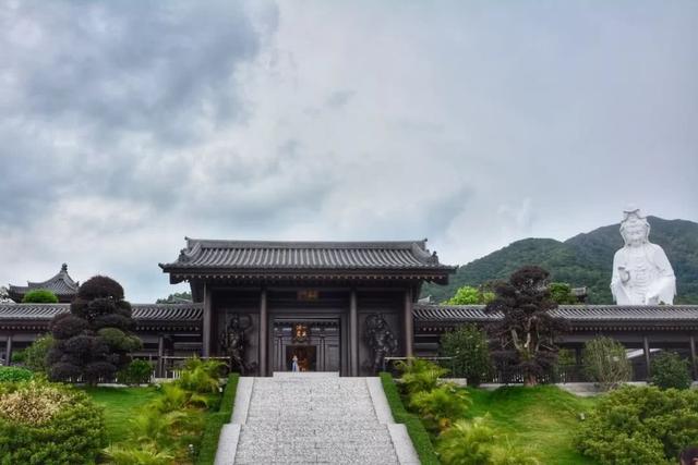 李嘉诚花 26 亿建的慈山寺，到底有多美？