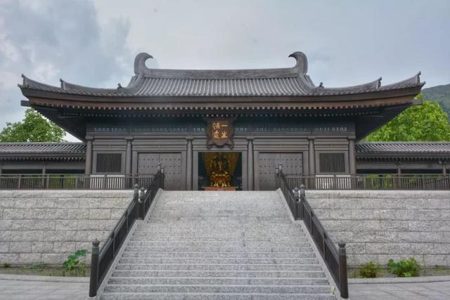 李嘉诚花 26 亿建的慈山寺，到底有多美？