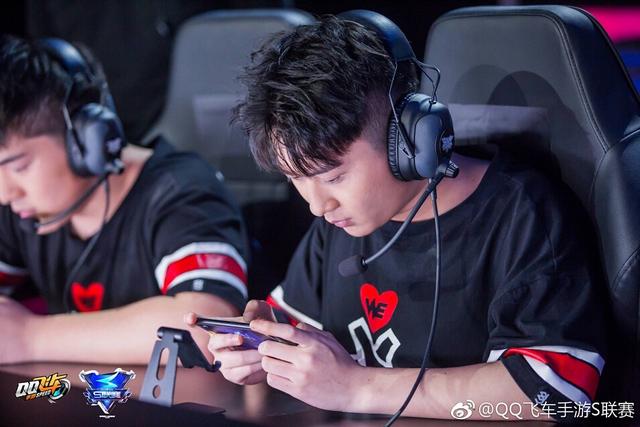 斗鱼签下WE&eStar两大实力战队,网友:不愧是