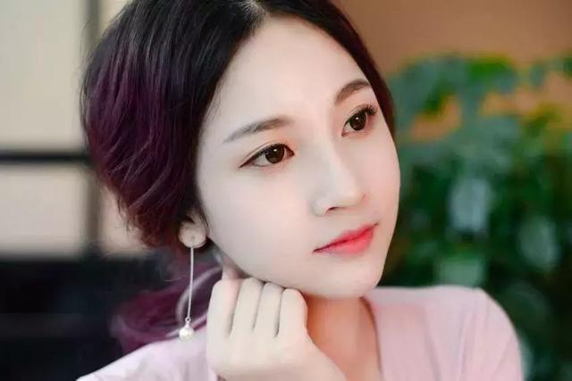 因此绝大部分的女人受不了,可是聪明的女人知道,男人说出了这些无营养