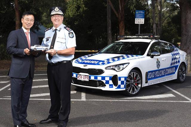 365马力，3.3升双涡轮增压V6，起亚斯汀格为澳大利亚警方新宠！