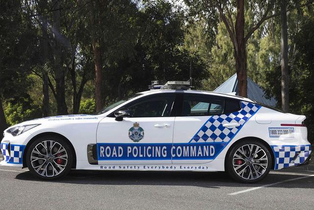 365马力，3.3升双涡轮增压V6，起亚斯汀格为澳大利亚警方新宠！