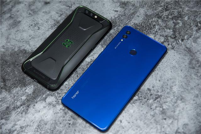 黑鲨游戏手机和大屏旗舰荣耀Note10对比,哪款