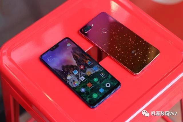 小米8青春版贴近成本价,采用跟华为P20同样