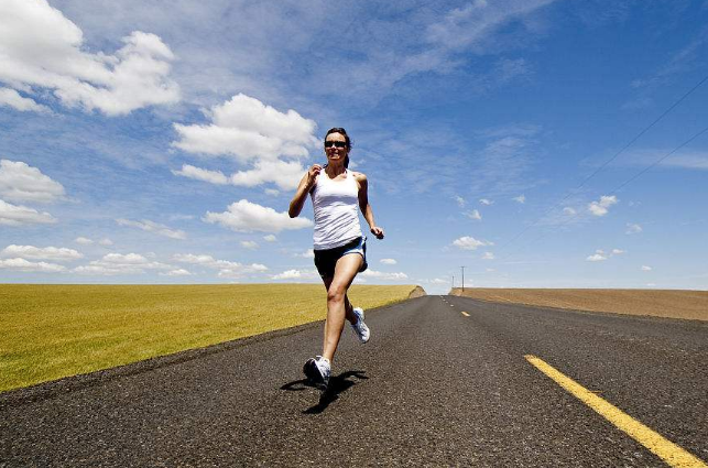 听说每天跑步健身1小时的女生,减了肥还变的更