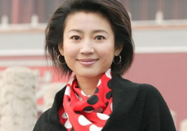 他是副国级干部，娶了央视美女主播，大老虎们都怕他！