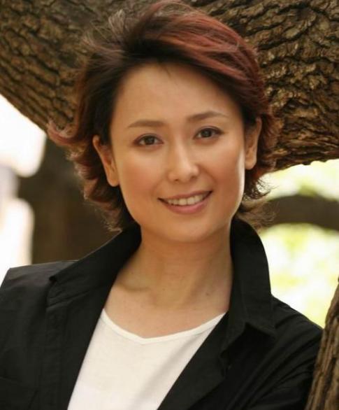 45至55岁大陆女明星,7080年代女明星名单 因《情满珠江》成名,一位被遗忘的美女明星,55岁依旧美丽