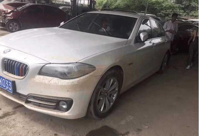 修理厂偶遇一辆泡水宝马5系, 车主: 8万元都卖不出去, , 很无奈