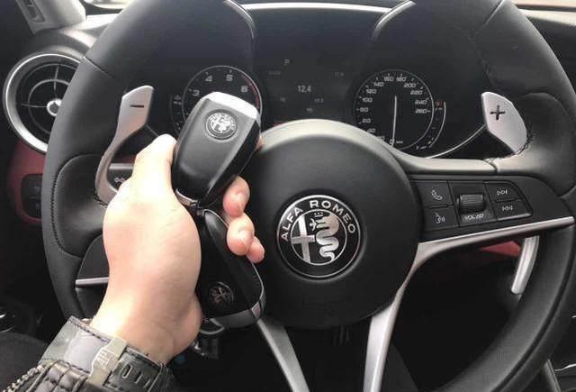 中国人钱这么好挣！这豪华品牌刚上市，33秒卖出350台，一辆34万