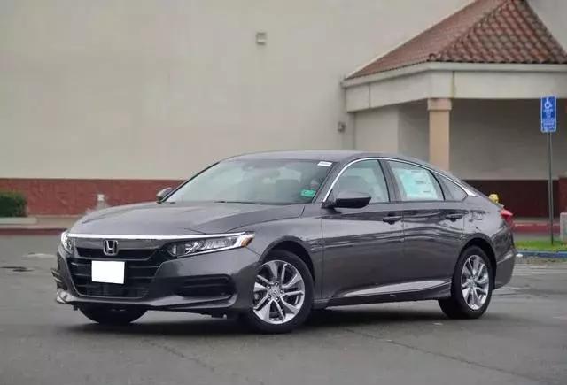 十代雅阁现真身，造型运动内饰科幻，迈腾市场压力很大