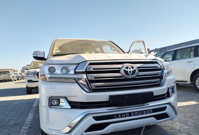 18款中东版酷路泽4000, 开几年后还能卖50万? 老郑实拍跟访探密!