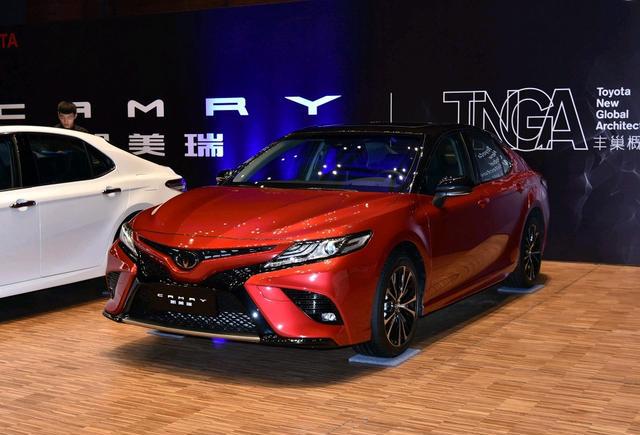 八代凯美瑞，十代雅阁该选谁？天籁蹲在墙角不敢说话！