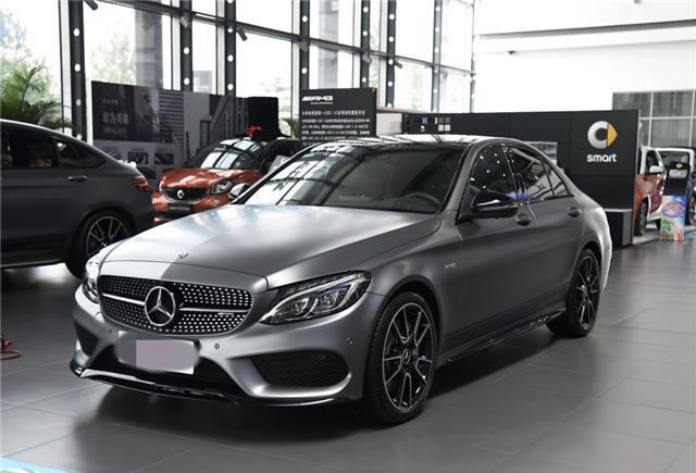 奔驰的这款车即将上市，跟宝马M2彻底杠上了，你会买哪个呢？