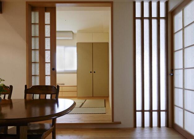 为什么日本家庭一进门就做台阶?听完专家一解