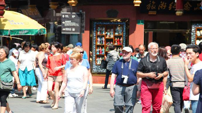 巴基斯坦妹子来中国旅游,刚来2天就嚷着要回国