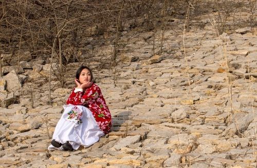 讲述一个农村女孩找工作和相亲的种种经历,心