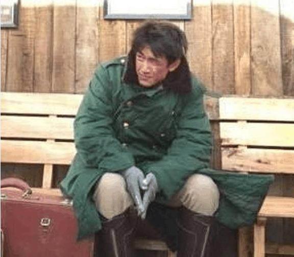 明星穿军大衣:王俊凯王源太拉风,黄渤帅得秒杀