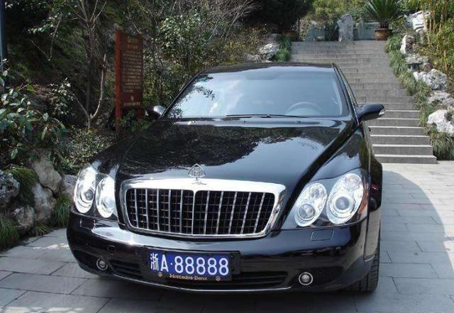 这辆8万的比亚迪,因车牌多个字,迈巴赫见了也要绕道走