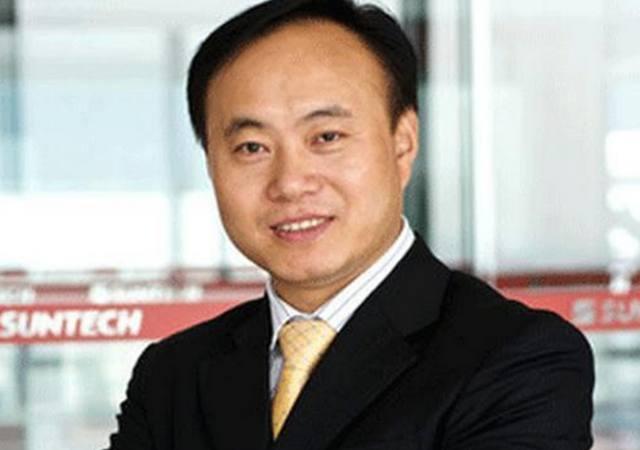 他是中国前首富, 身价300亿豪车众多, 出行一辆10万的标致代步!