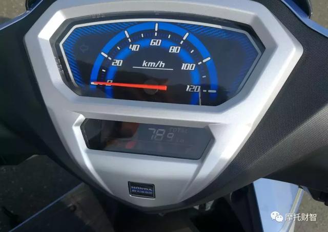 颜值动力双在线-商务休闲踏板EX125动态测评