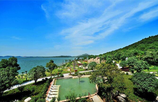 嘉鱼山湖温泉别墅温泉岛,省内首家温泉水入户