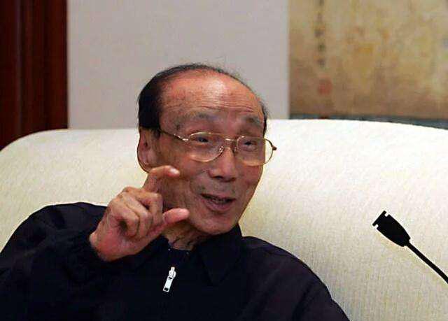 汶川地震明星捐款他捐一亿, 巨星的他现场累的