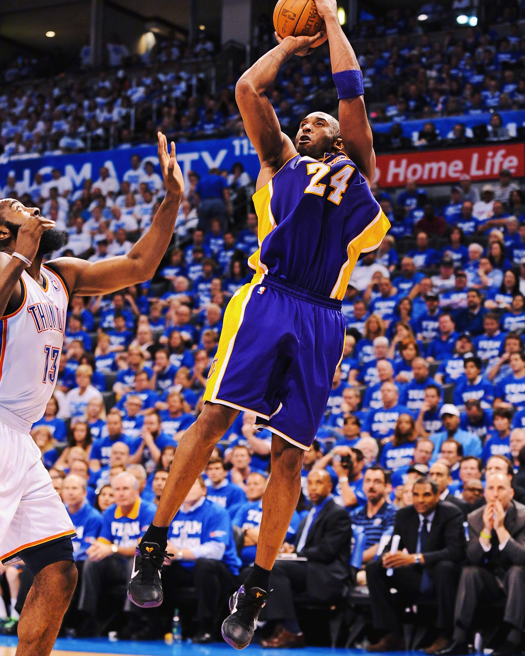 2012年季后赛面对年轻雷霆时的科比…