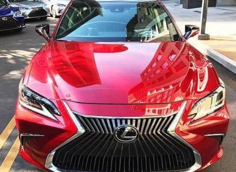 偶遇全新一代雷克萨斯ES！比奥迪A6漂亮 网友：车钥匙很像打火机