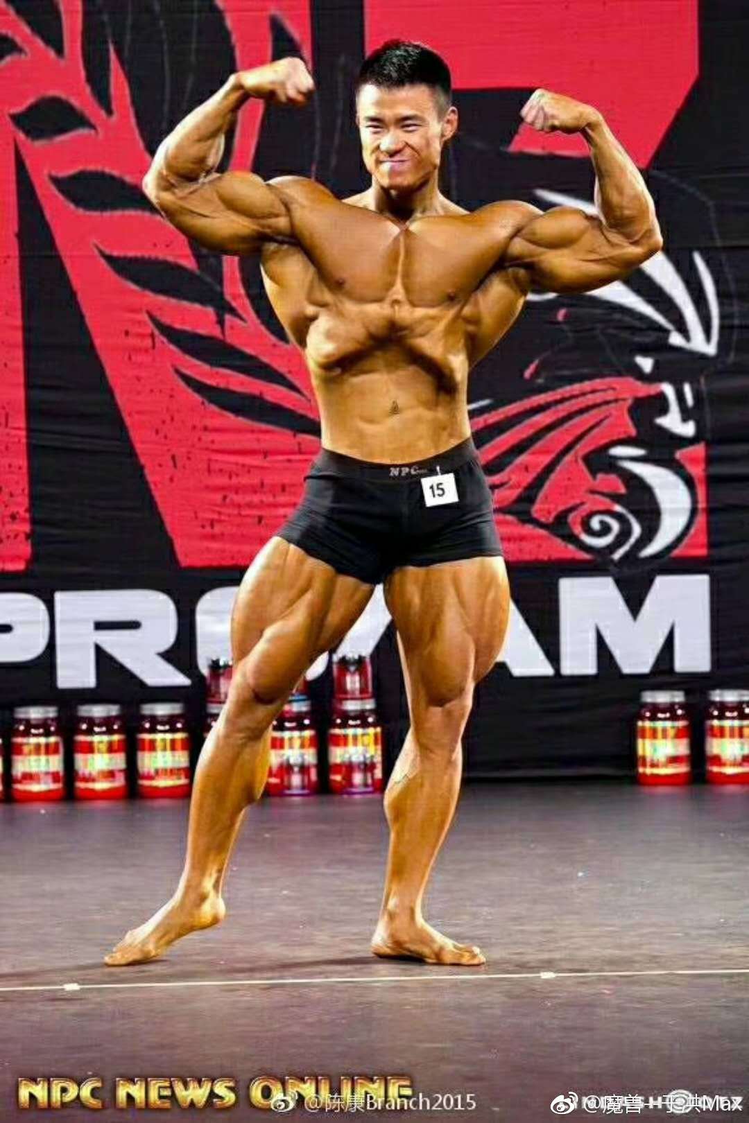 陈康参加新西兰阿诺赛，获得古典健体职业组第二的比赛高清照片