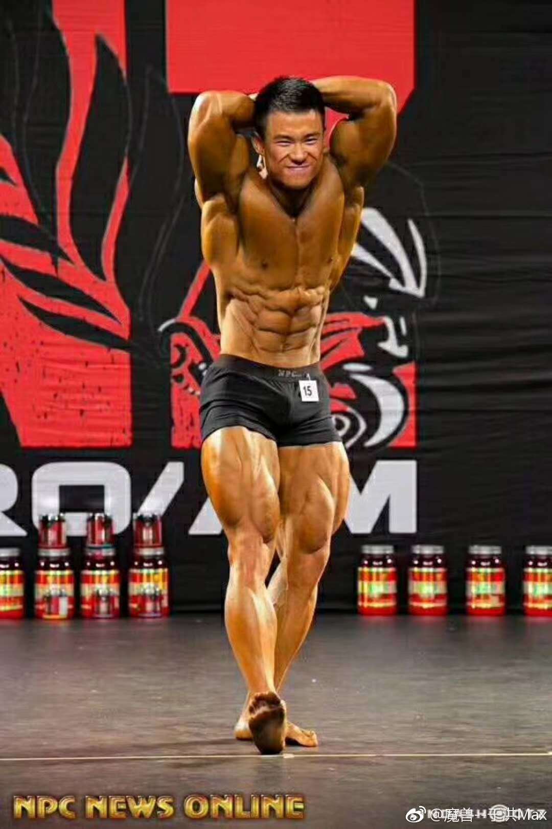 陈康参加新西兰阿诺赛，获得古典健体职业组第二的比赛高清照片