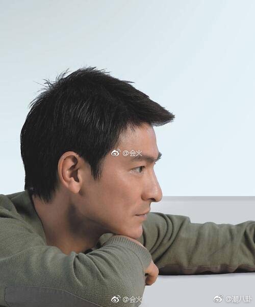 刘德华回应歌迷排队被袭击,昨天有位歌迷在排