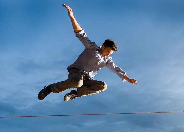 打篮球想提高身体对抗?去健身房里这样练,你一