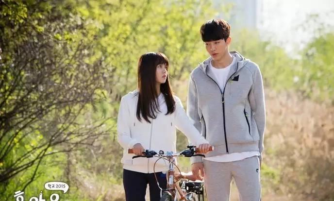 中韩校服大PK 韩国学生表示很羡慕中国校服