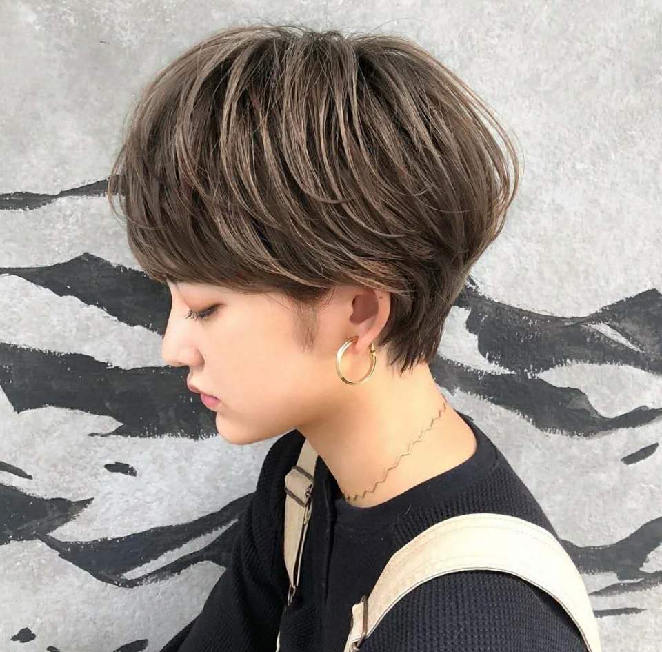 50岁女头发少留什么发型好看?