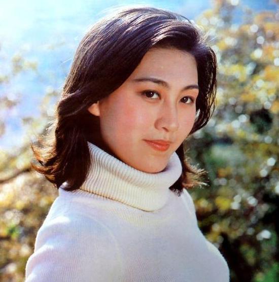 被称"冰美人"的女演员,事业巅峰为爱隐退,老得优雅美过刘晓庆