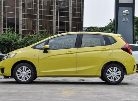 当梦想照进现实，对于年轻人的人生第一辆车，你会如何选择？