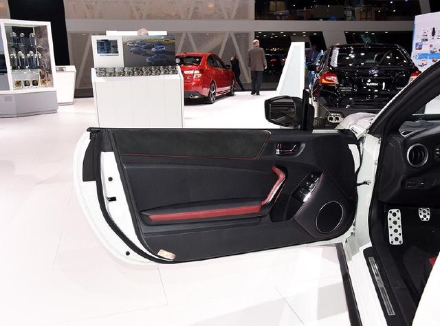 5个座+双门无边框车门+动力强劲,仅售26万,买