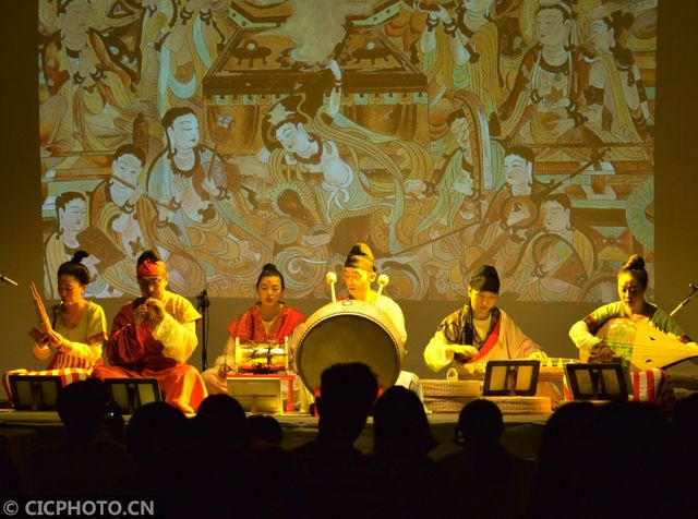 大学生与QQ快餐文化深度解析：便捷背后的校园生态