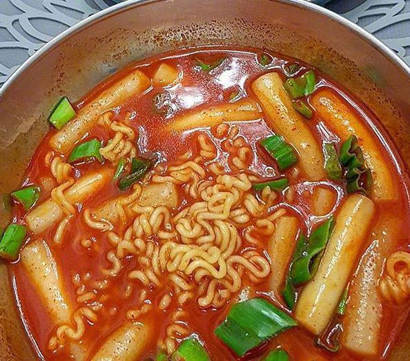 想知道韩国拉面和中国泡面有啥区别,看完这个