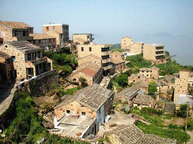 浙江石塘镇是第一缕阳光照射的地方，绝佳的避暑圣地，圈了无数粉