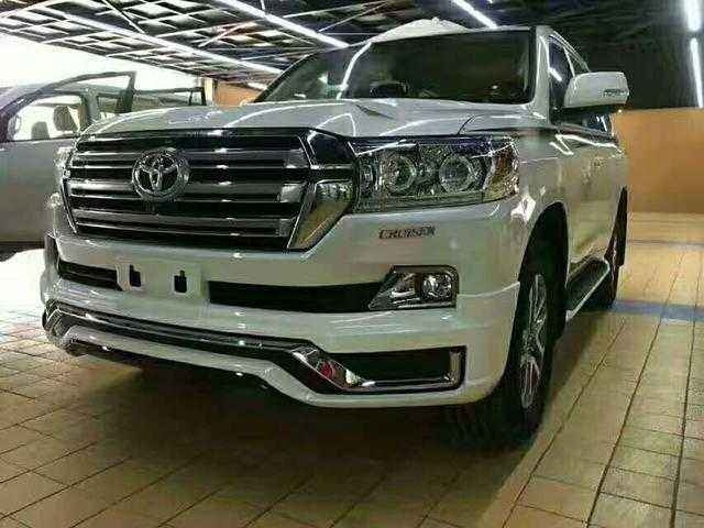 18款丰田酷路泽4000改装后的效果图