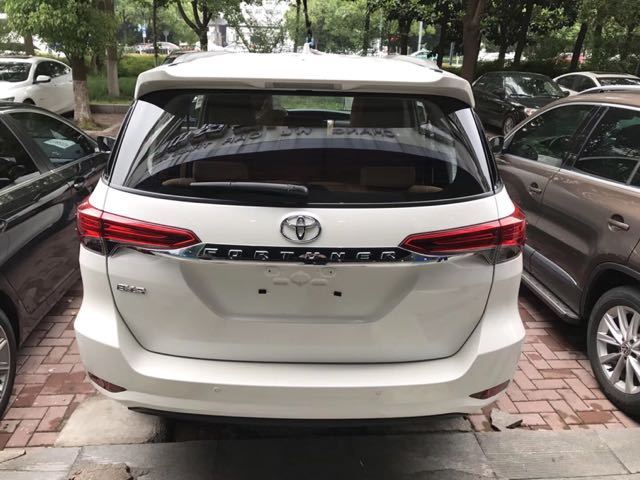 2018款中东版丰田穿越者四驱 EXR作为一款定