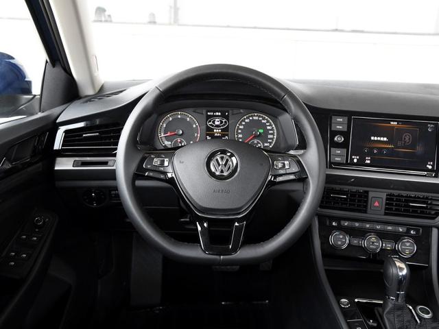 大众内部的较量,19款宝来叫板朗逸,8万售价不