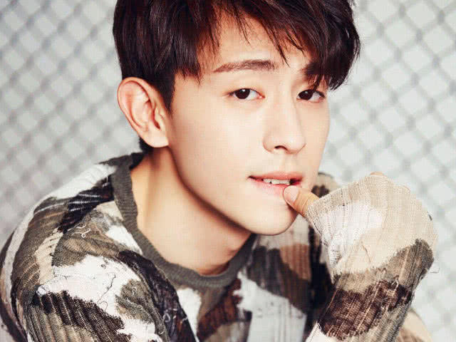 邓伦:女神少女脸,罗云熙:女神高级脸,朱一龙:你