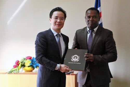 中葡论坛常设秘书处代表团访佛得角