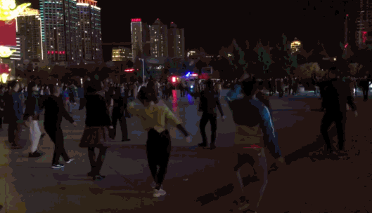 群魔乱舞,大妈的专属娱乐?这么想广场舞,你就out了