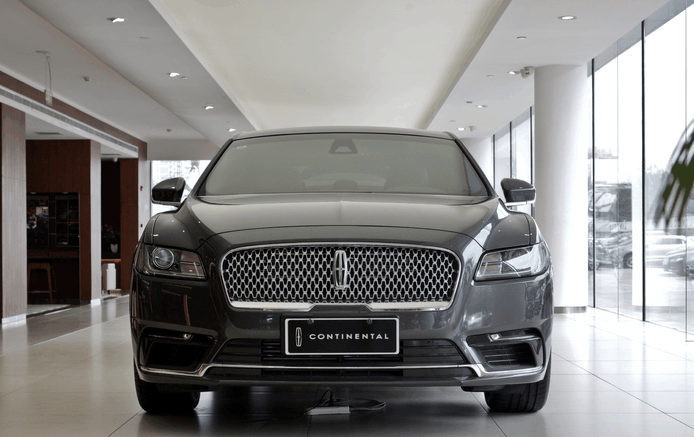 售价41万起, 全系标配液晶显示屏, 2.0T发动机 却配6AT变速箱