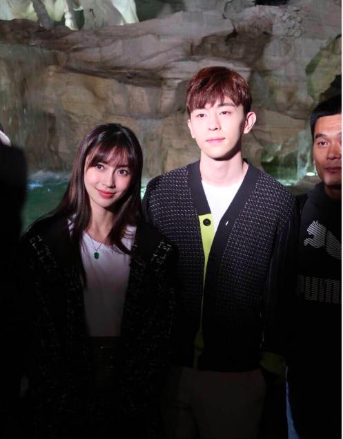 angelababy 邓伦实锤,杨颖跟邓伦车内 angelababy为什么和邓伦站一起,色差都这么明显?不比不知道阿