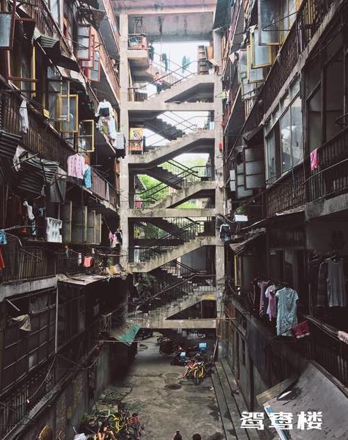 我去了一趟大名鼎鼎的成都鸳鸯楼 这里不仅是小香港还是美食街